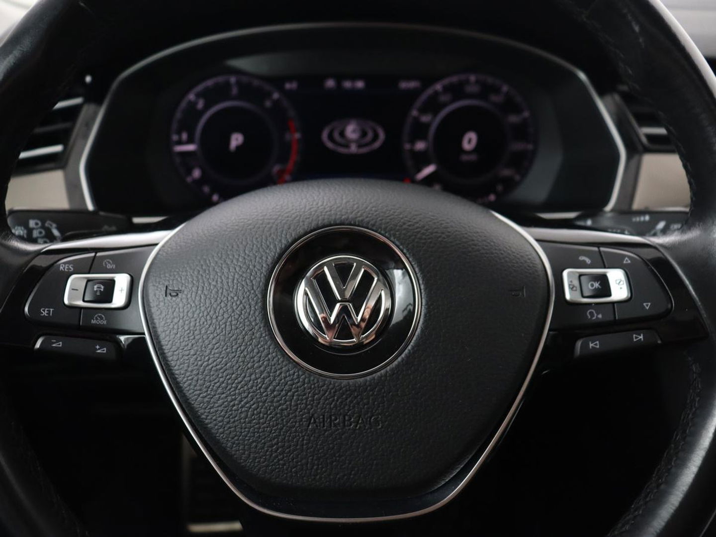 Volkswagen Arteon 2.0 TDI Elegance | Panoramadak | Stoelverwarming | Camera | Leder/Alcantara | Virtual Cockpit | Adaptive cruise | Keyless | LED Plus | Carplay | Navigatie