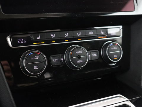 Volkswagen Arteon 2.0 TDI Elegance | Panoramadak | Stoelverwarming | Camera | Leder/Alcantara | Virtual Cockpit | Adaptive cruise | Keyless | LED Plus | Carplay | Navigatie