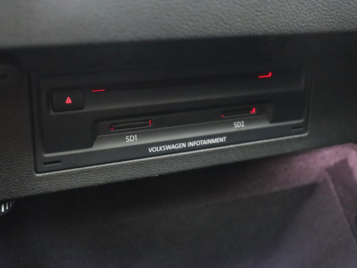 Volkswagen Arteon 2.0 TDI Elegance | Panoramadak | Stoelverwarming | Camera | Leder/Alcantara | Virtual Cockpit | Adaptive cruise | Keyless | LED Plus | Carplay | Navigatie