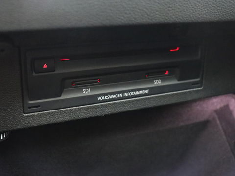 Volkswagen Arteon 2.0 TDI Elegance | Panoramadak | Stoelverwarming | Camera | Leder/Alcantara | Virtual Cockpit | Adaptive cruise | Keyless | LED Plus | Carplay | Navigatie