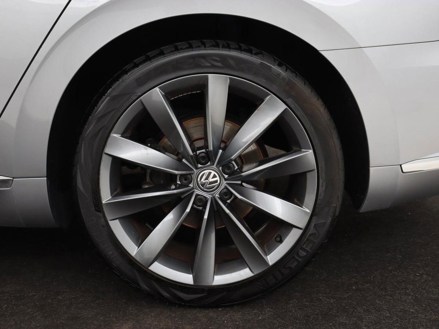Volkswagen Arteon 2.0 TDI Elegance | Panoramadak | Stoelverwarming | Camera | Leder/Alcantara | Virtual Cockpit | Adaptive cruise | Keyless | LED Plus | Carplay | Navigatie