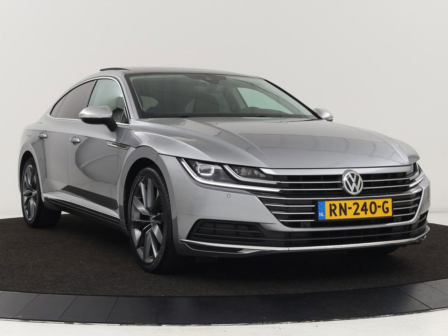 Volkswagen Arteon 2.0 TDI Elegance | Panoramadak | Stoelverwarming | Camera | Leder/Alcantara | Virtual Cockpit | Adaptive cruise | Keyless | LED Plus | Carplay | Navigatie