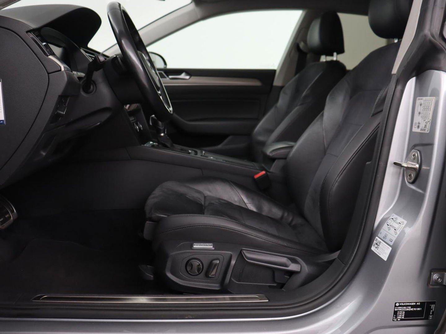 Volkswagen Arteon 2.0 TDI Elegance | Panoramadak | Stoelverwarming | Camera | Leder/Alcantara | Virtual Cockpit | Adaptive cruise | Keyless | LED Plus | Carplay | Navigatie