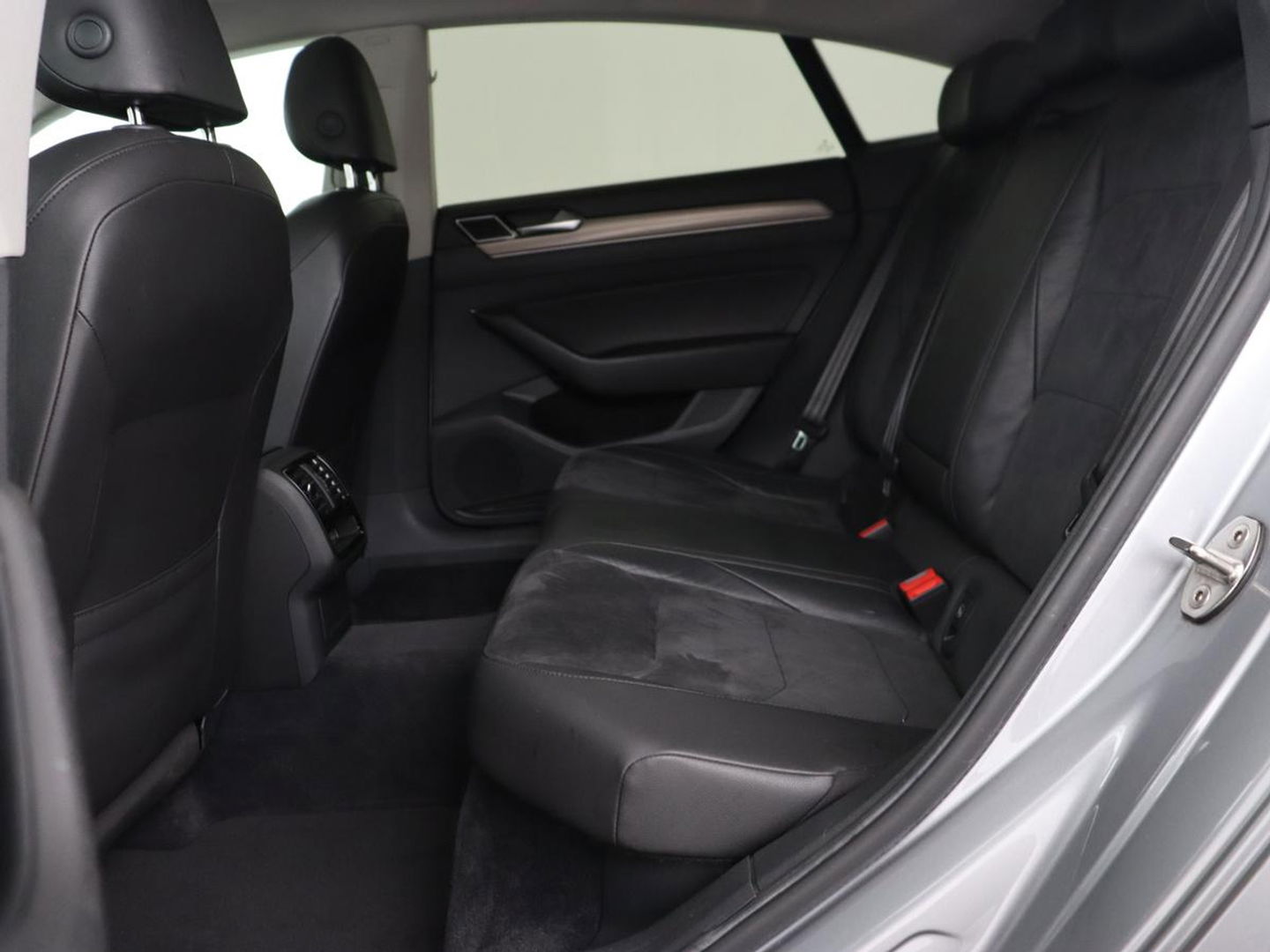 Volkswagen Arteon 2.0 TDI Elegance | Panoramadak | Stoelverwarming | Camera | Leder/Alcantara | Virtual Cockpit | Adaptive cruise | Keyless | LED Plus | Carplay | Navigatie