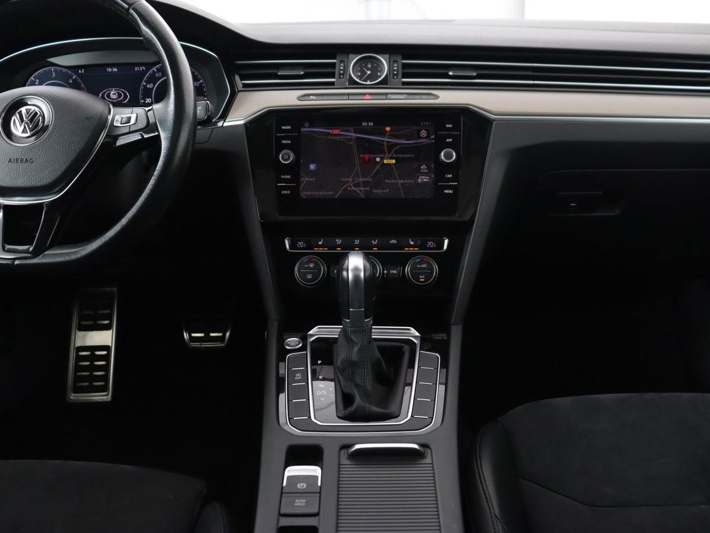 Volkswagen Arteon 2.0 TDI Elegance | Panoramadak | Stoelverwarming | Camera | Leder/Alcantara | Virtual Cockpit | Adaptive cruise | Keyless | LED Plus | Carplay | Navigatie