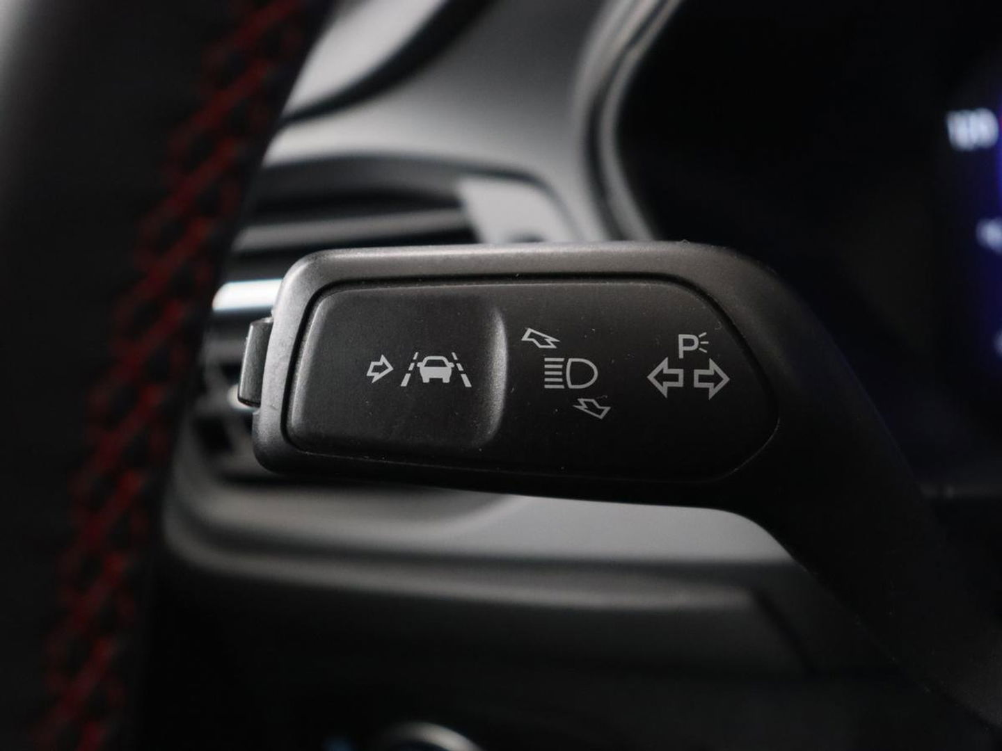 Ford Focus 1.5 EcoBoost ST Line X | Panoramadak | Trekhaak | Camera | Carplay | Digital Cockpit | Adaptive cruise | B&O Sound | Navigatie | Climate control | Keyless | Full LED