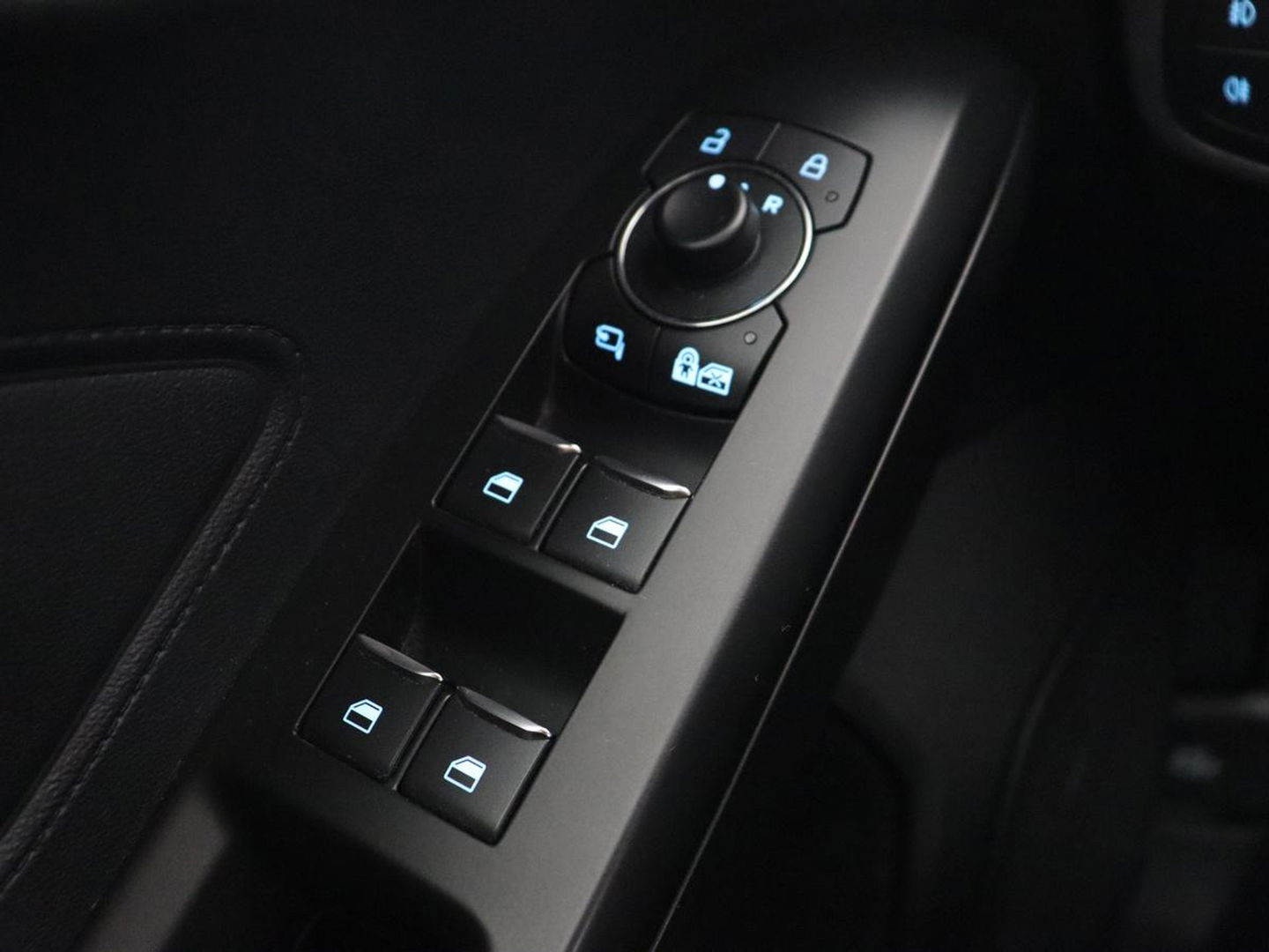 Ford Focus 1.5 EcoBoost ST Line X | Panoramadak | Trekhaak | Camera | Carplay | Digital Cockpit | Adaptive cruise | B&O Sound | Navigatie | Climate control | Keyless | Full LED