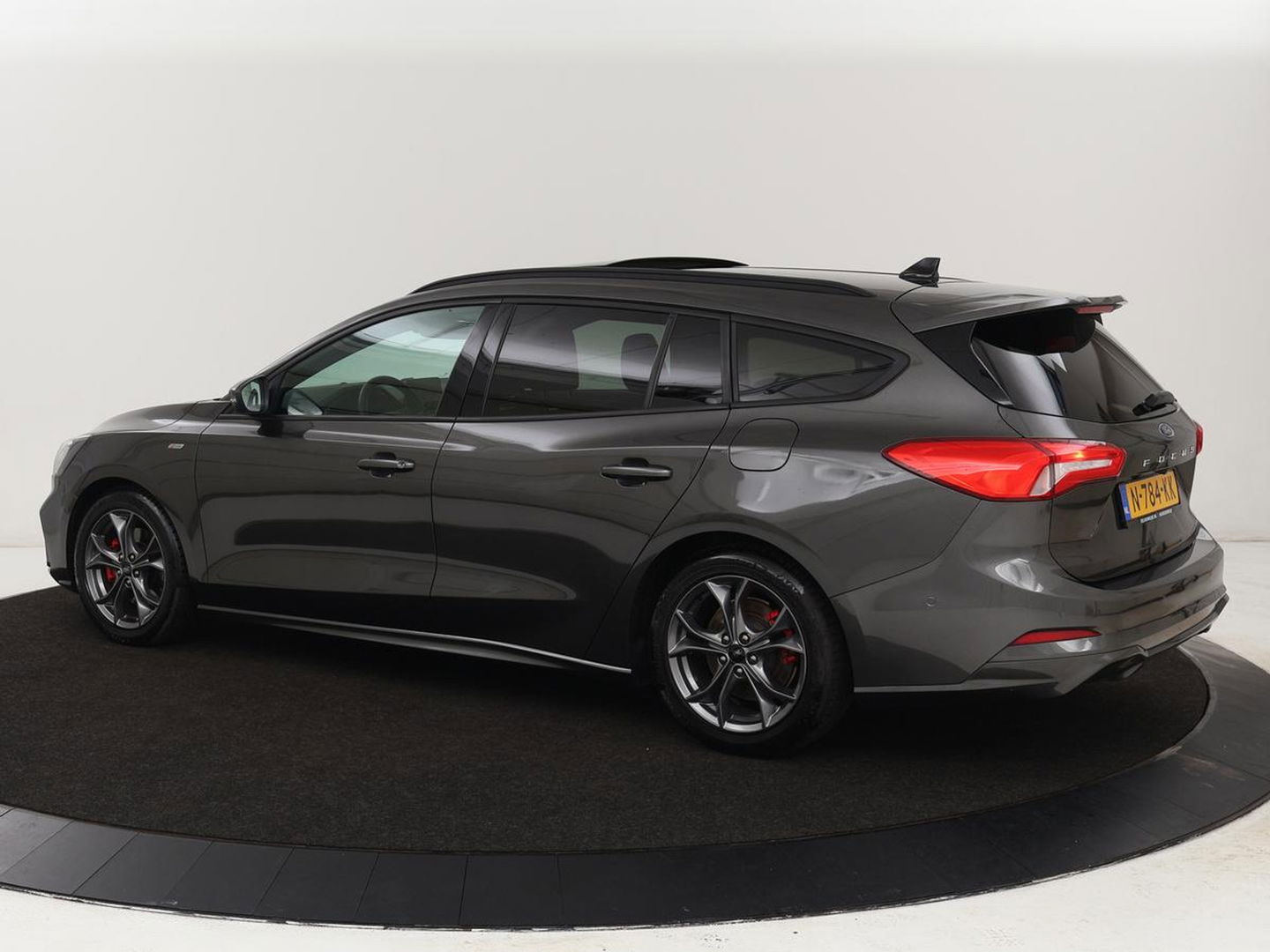 Ford Focus 1.5 EcoBoost ST Line X | Panoramadak | Trekhaak | Camera | Carplay | Digital Cockpit | Adaptive cruise | B&O Sound | Navigatie | Climate control | Keyless | Full LED