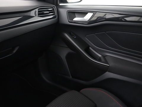 Ford Focus 1.5 EcoBoost ST Line X | Panoramadak | Trekhaak | Camera | Carplay | Digital Cockpit | Adaptive cruise | B&O Sound | Navigatie | Climate control | Keyless | Full LED