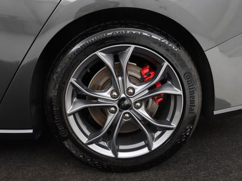 Ford Focus 1.5 EcoBoost ST Line X | Panoramadak | Trekhaak | Camera | Carplay | Digital Cockpit | Adaptive cruise | B&O Sound | Navigatie | Climate control | Keyless | Full LED