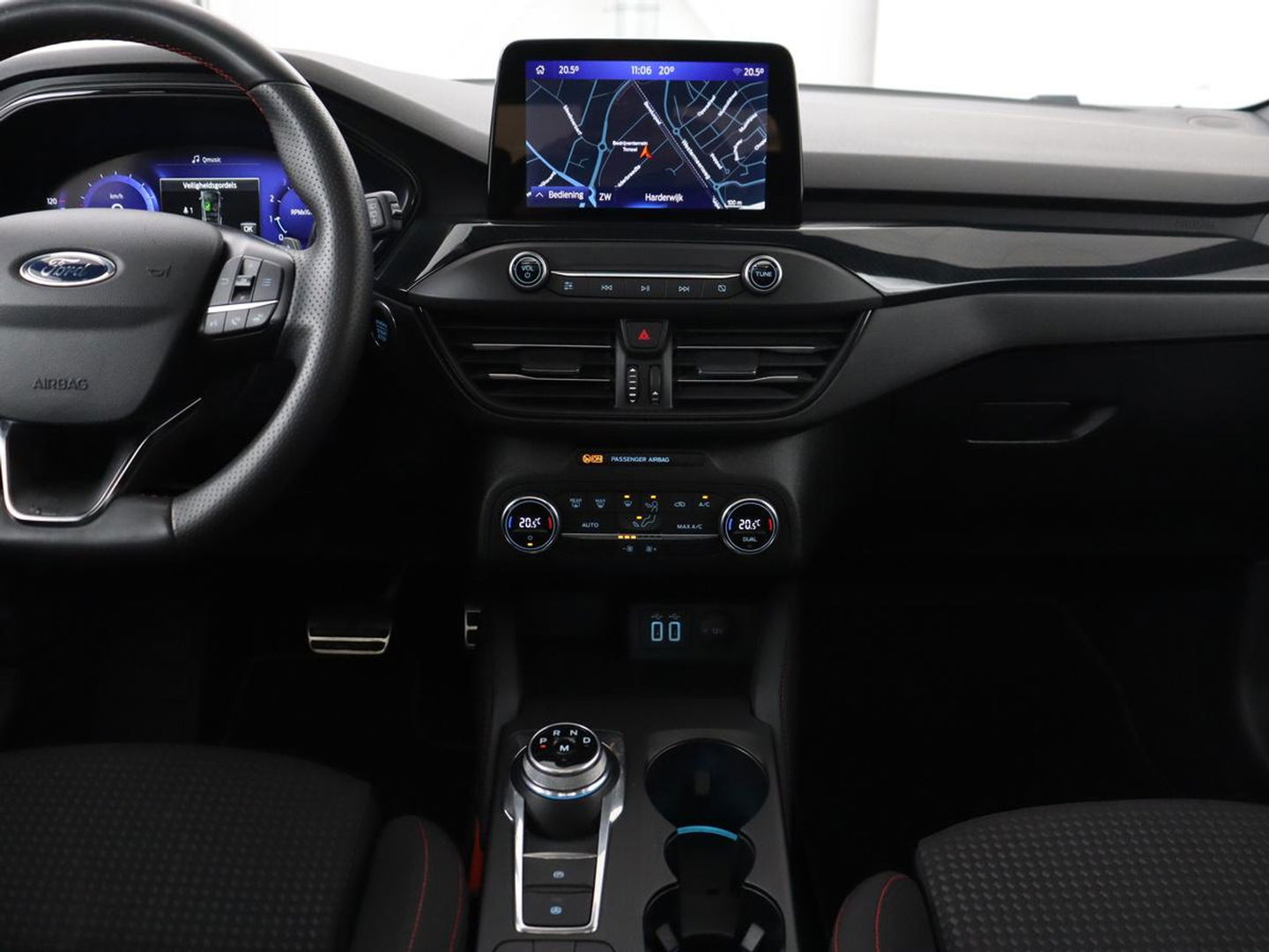 Ford Focus 1.5 EcoBoost ST Line X | Panoramadak | Trekhaak | Camera | Carplay | Digital Cockpit | Adaptive cruise | B&O Sound | Navigatie | Climate control | Keyless | Full LED