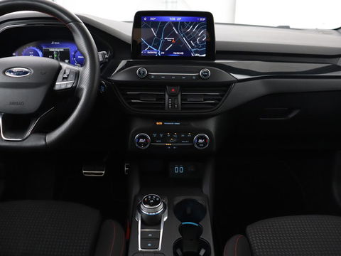 Ford Focus 1.5 EcoBoost ST Line X | Panoramadak | Trekhaak | Camera | Carplay | Digital Cockpit | Adaptive cruise | B&O Sound | Navigatie | Climate control | Keyless | Full LED