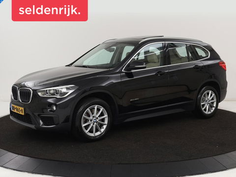BMW X1 xDrive20i High Executive | Panoramadak | Leder | Stoel & stuurverwarming | Trekhaak | Park Assist | DAB | Navigatie | Full LED | Sportstoelen