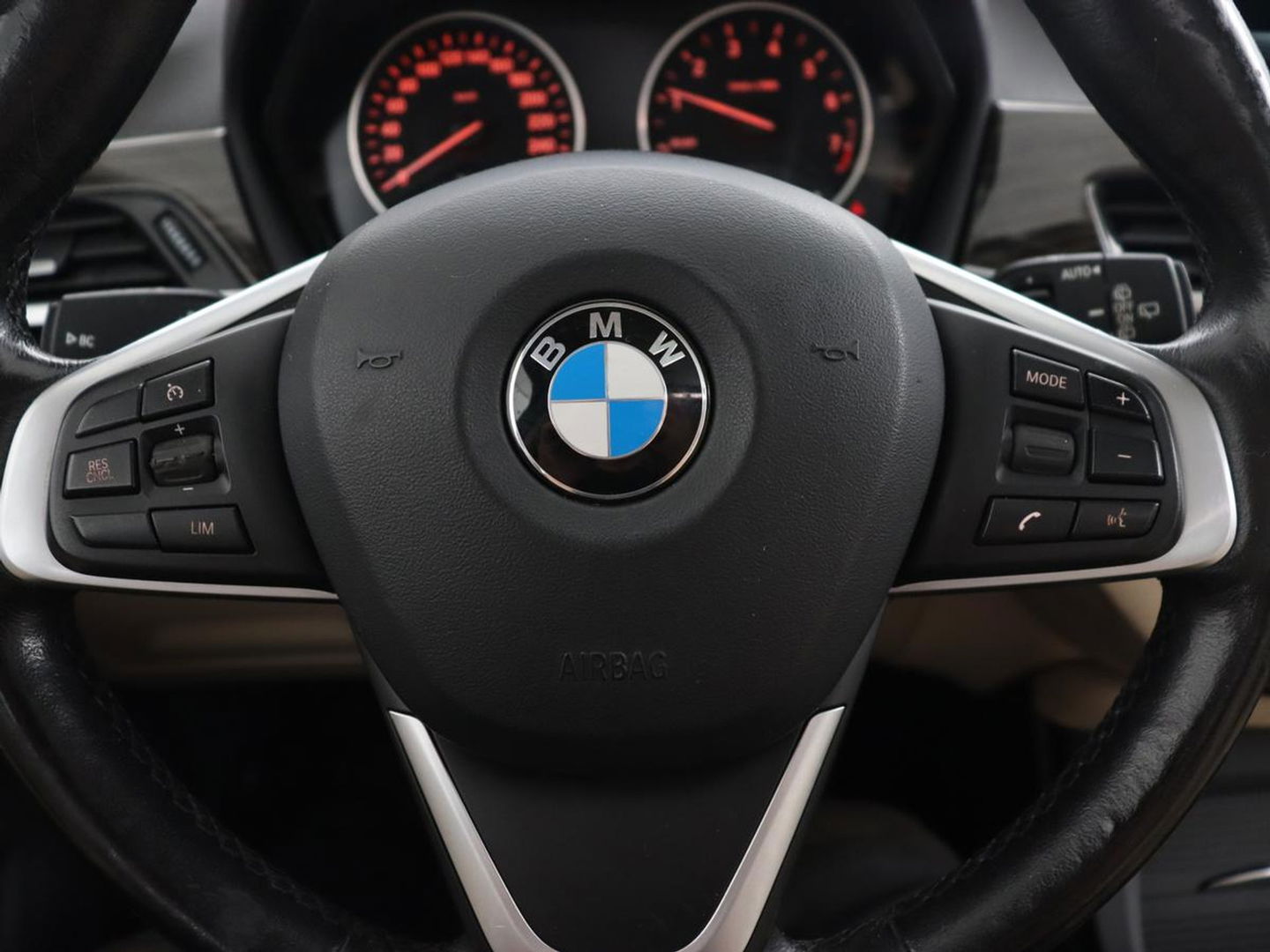 BMW X1 xDrive20i High Executive | Panoramadak | Leder | Stoel & stuurverwarming | Trekhaak | Park Assist | DAB | Navigatie | Full LED | Sportstoelen