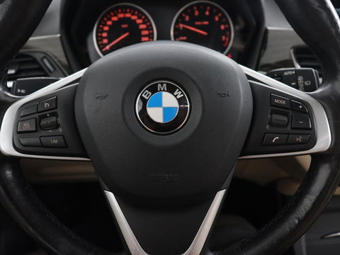 BMW X1 xDrive20i High Executive | Panoramadak | Leder | Stoel & stuurverwarming | Trekhaak | Park Assist | DAB | Navigatie | Full LED | Sportstoelen