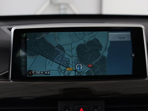BMW X1 xDrive20i High Executive | Panoramadak | Leder | Stoel & stuurverwarming | Trekhaak | Park Assist | DAB | Navigatie | Full LED | Sportstoelen