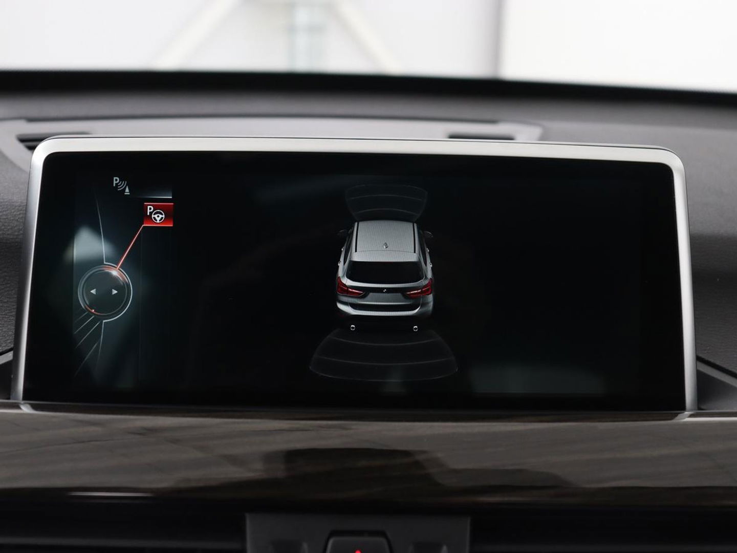 BMW X1 xDrive20i High Executive | Panoramadak | Leder | Stoel & stuurverwarming | Trekhaak | Park Assist | DAB | Navigatie | Full LED | Sportstoelen