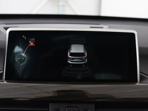BMW X1 xDrive20i High Executive | Panoramadak | Leder | Stoel & stuurverwarming | Trekhaak | Park Assist | DAB | Navigatie | Full LED | Sportstoelen
