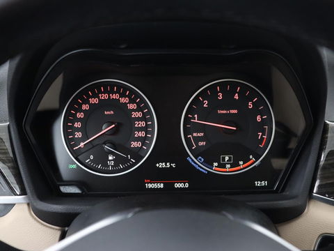 BMW X1 xDrive20i High Executive | Panoramadak | Leder | Stoel & stuurverwarming | Trekhaak | Park Assist | DAB | Navigatie | Full LED | Sportstoelen