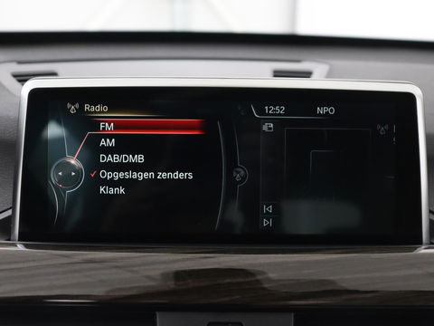 BMW X1 xDrive20i High Executive | Panoramadak | Leder | Stoel & stuurverwarming | Trekhaak | Park Assist | DAB | Navigatie | Full LED | Sportstoelen