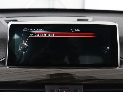 BMW X1 xDrive20i High Executive | Panoramadak | Leder | Stoel & stuurverwarming | Trekhaak | Park Assist | DAB | Navigatie | Full LED | Sportstoelen