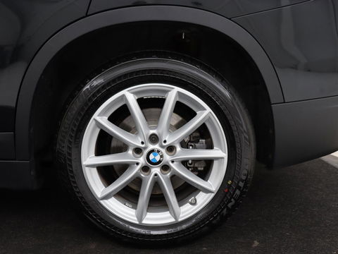 BMW X1 xDrive20i High Executive | Panoramadak | Leder | Stoel & stuurverwarming | Trekhaak | Park Assist | DAB | Navigatie | Full LED | Sportstoelen