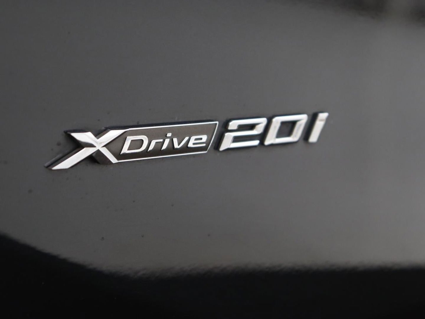 BMW X1 xDrive20i High Executive | Panoramadak | Leder | Stoel & stuurverwarming | Trekhaak | Park Assist | DAB | Navigatie | Full LED | Sportstoelen