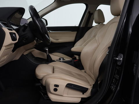 BMW X1 xDrive20i High Executive | Panoramadak | Leder | Stoel & stuurverwarming | Trekhaak | Park Assist | DAB | Navigatie | Full LED | Sportstoelen