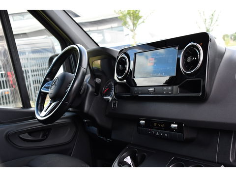 Mercedes-Benz Sprinter 316 2.2 CDI L2H2 DC PB Edition Camera, 3500kg Trekhaak, Cruise, Carplay, 10,5'' Mbux, Sensoren, LED, Automaat, Uniek!