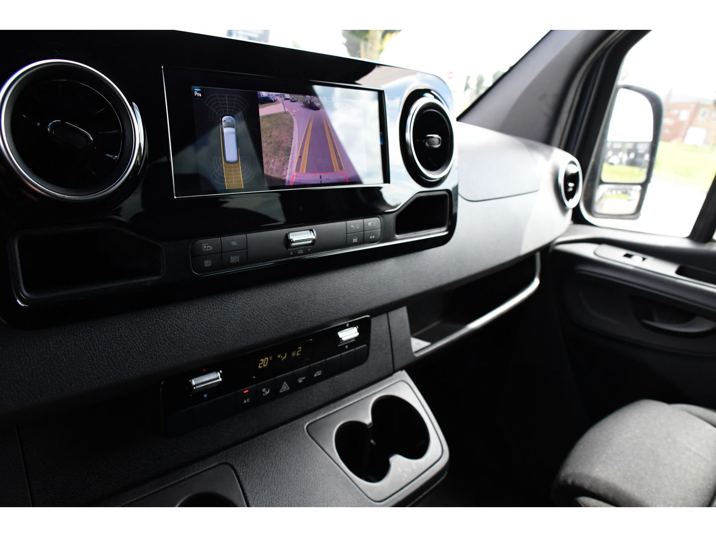Mercedes-Benz Sprinter 316 2.2 CDI L2H2 DC PB Edition Camera, 3500kg Trekhaak, Cruise, Carplay, 10,5'' Mbux, Sensoren, LED, Automaat, Uniek!