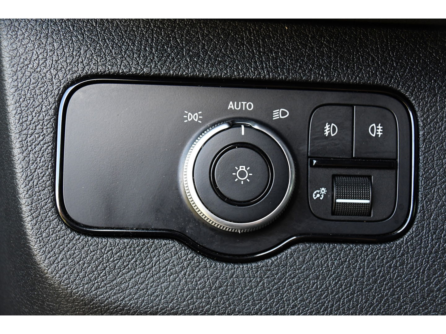 Mercedes-Benz Sprinter 316 2.2 CDI L2H2 DC PB Edition Camera, 3500kg Trekhaak, Cruise, Carplay, 10,5'' Mbux, Sensoren, LED, Automaat, Uniek!