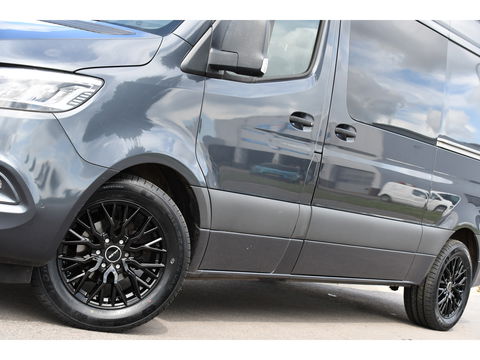 Mercedes-Benz Sprinter 316 2.2 CDI L2H2 DC PB Edition Camera, 3500kg Trekhaak, Cruise, Carplay, 10,5'' Mbux, Sensoren, LED, Automaat, Uniek!