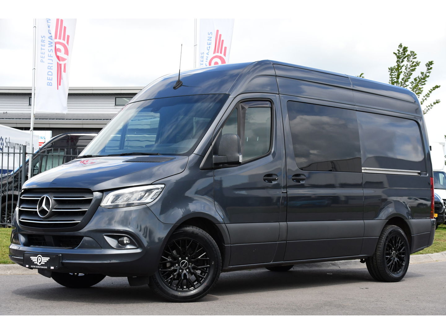 Mercedes-Benz Sprinter 316 2.2 CDI L2H2 DC PB Edition Camera, 3500kg Trekhaak, Cruise, Carplay, 10,5'' Mbux, Sensoren, LED, Automaat, Uniek!