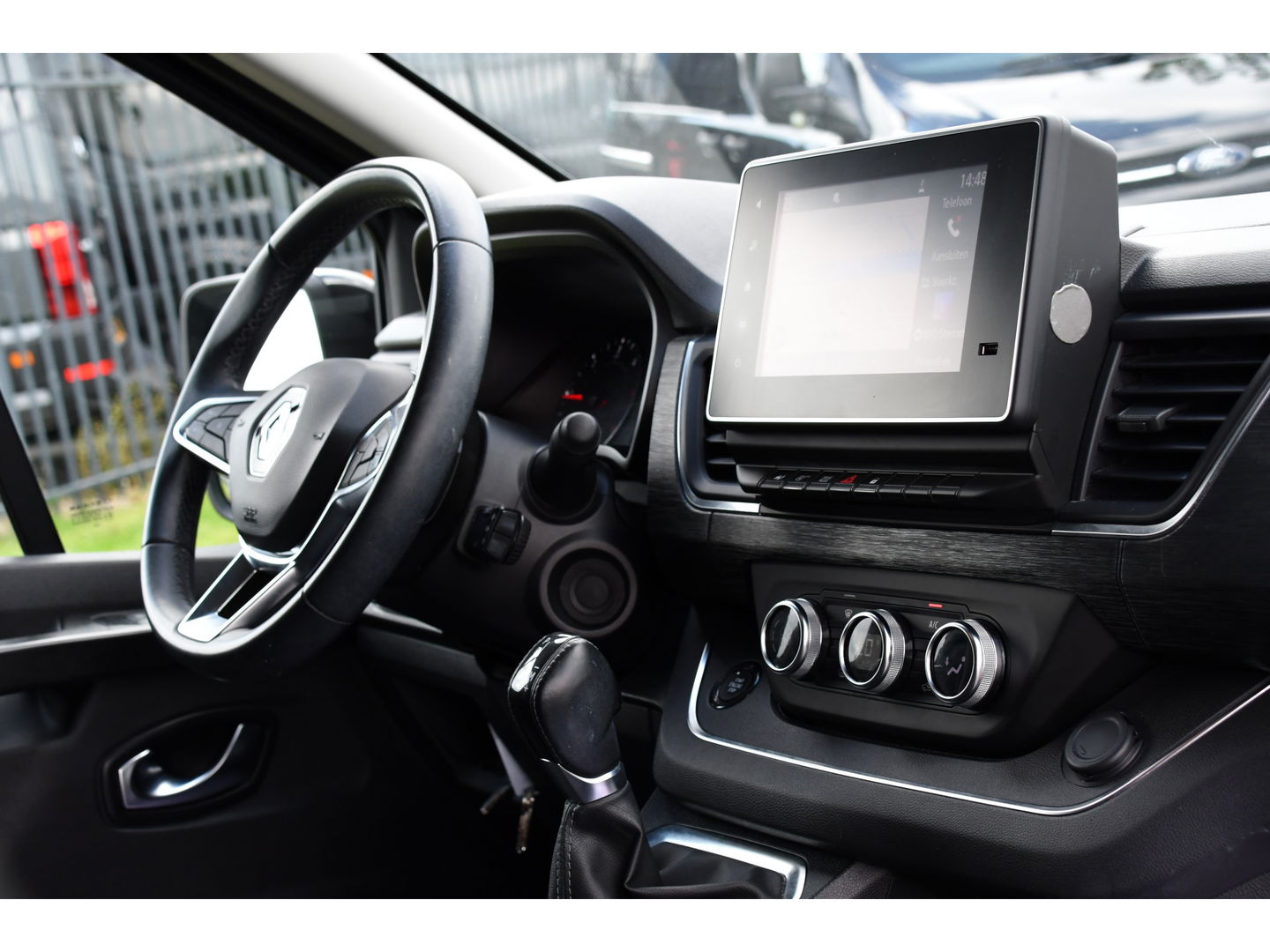 Renault Trafic 2.0 dCi 150 T30 L2H1 Luxe Black Edition Camera, Cruise, Carplay, 150pk, Clima, Automaat, Keyless, LED, Trekhaak, Uniek!