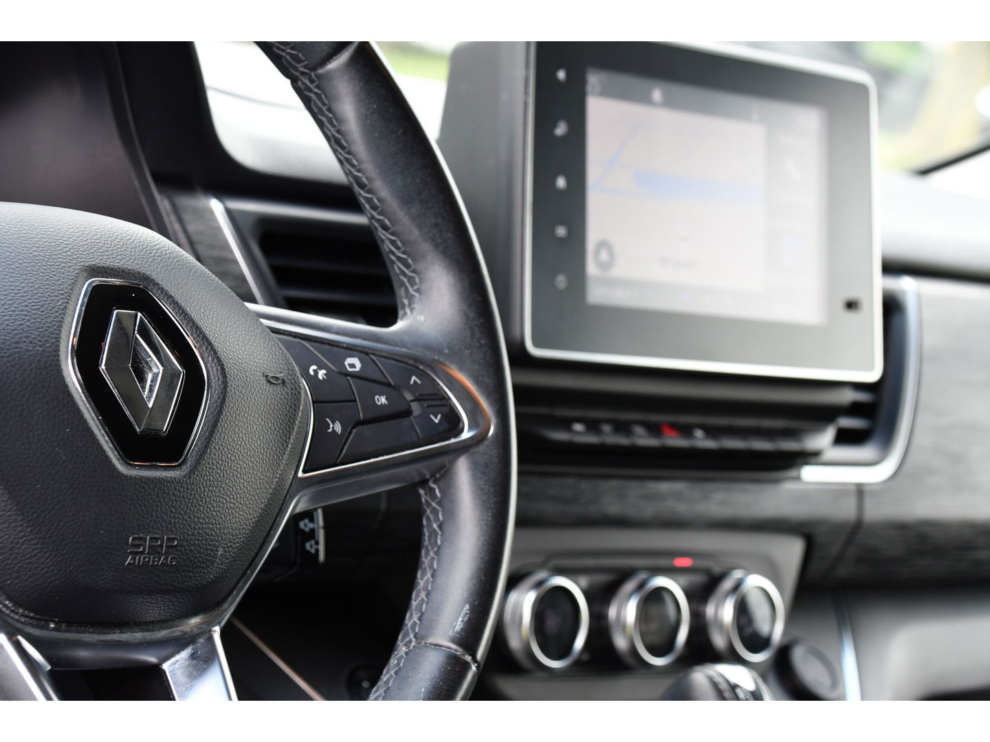 Renault Trafic 2.0 dCi 150 T30 L2H1 Luxe Black Edition Camera, Cruise, Carplay, 150pk, Clima, Automaat, Keyless, LED, Trekhaak, Uniek!
