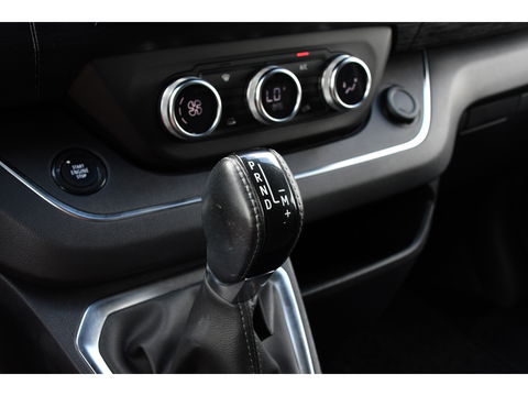 Renault Trafic 2.0 dCi 150 T30 L2H1 Luxe Black Edition Camera, Cruise, Carplay, 150pk, Clima, Automaat, Keyless, LED, Trekhaak, Uniek!