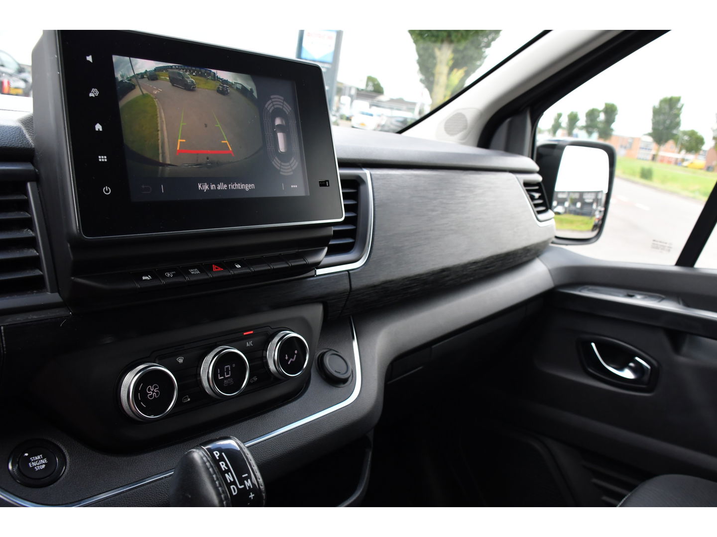 Renault Trafic 2.0 dCi 150 T30 L2H1 Luxe Black Edition Camera, Cruise, Carplay, 150pk, Clima, Automaat, Keyless, LED, Trekhaak, Uniek!