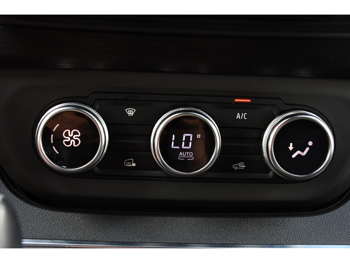 Renault Trafic 2.0 dCi 150 T30 L2H1 Luxe Black Edition Camera, Cruise, Carplay, 150pk, Clima, Automaat, Keyless, LED, Trekhaak, Uniek!