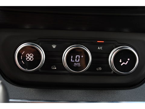 Renault Trafic 2.0 dCi 150 T30 L2H1 Luxe Black Edition Camera, Cruise, Carplay, 150pk, Clima, Automaat, Keyless, LED, Trekhaak, Uniek!