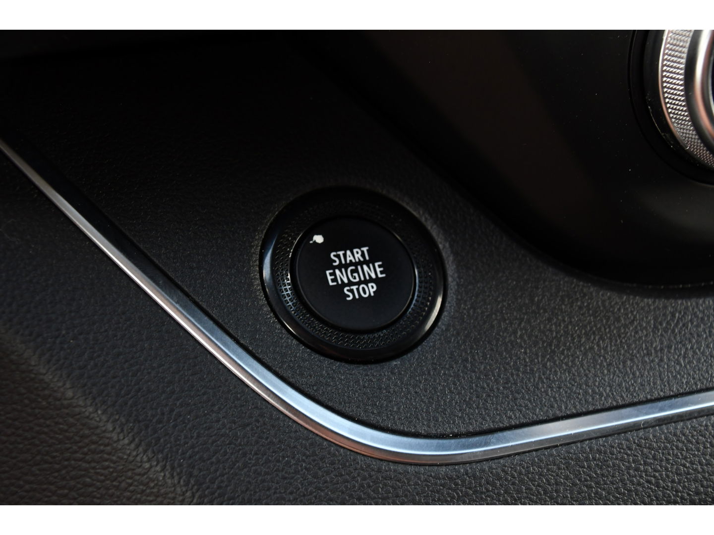 Renault Trafic 2.0 dCi 150 T30 L2H1 Luxe Black Edition Camera, Cruise, Carplay, 150pk, Clima, Automaat, Keyless, LED, Trekhaak, Uniek!
