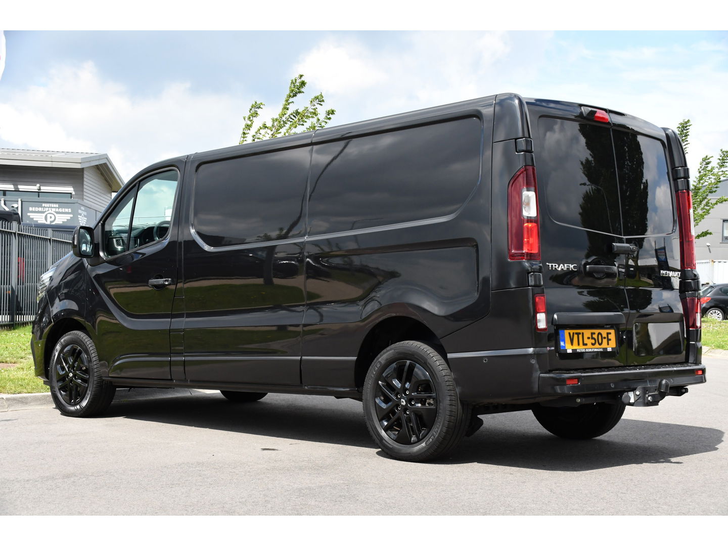 Renault Trafic 2.0 dCi 150 T30 L2H1 Luxe Black Edition Camera, Cruise, Carplay, 150pk, Clima, Automaat, Keyless, LED, Trekhaak, Uniek!