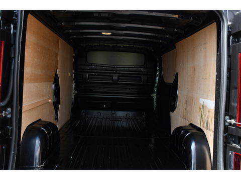 Renault Trafic 2.0 dCi 150 T30 L2H1 Luxe Black Edition Camera, Cruise, Carplay, 150pk, Clima, Automaat, Keyless, LED, Trekhaak, Uniek!