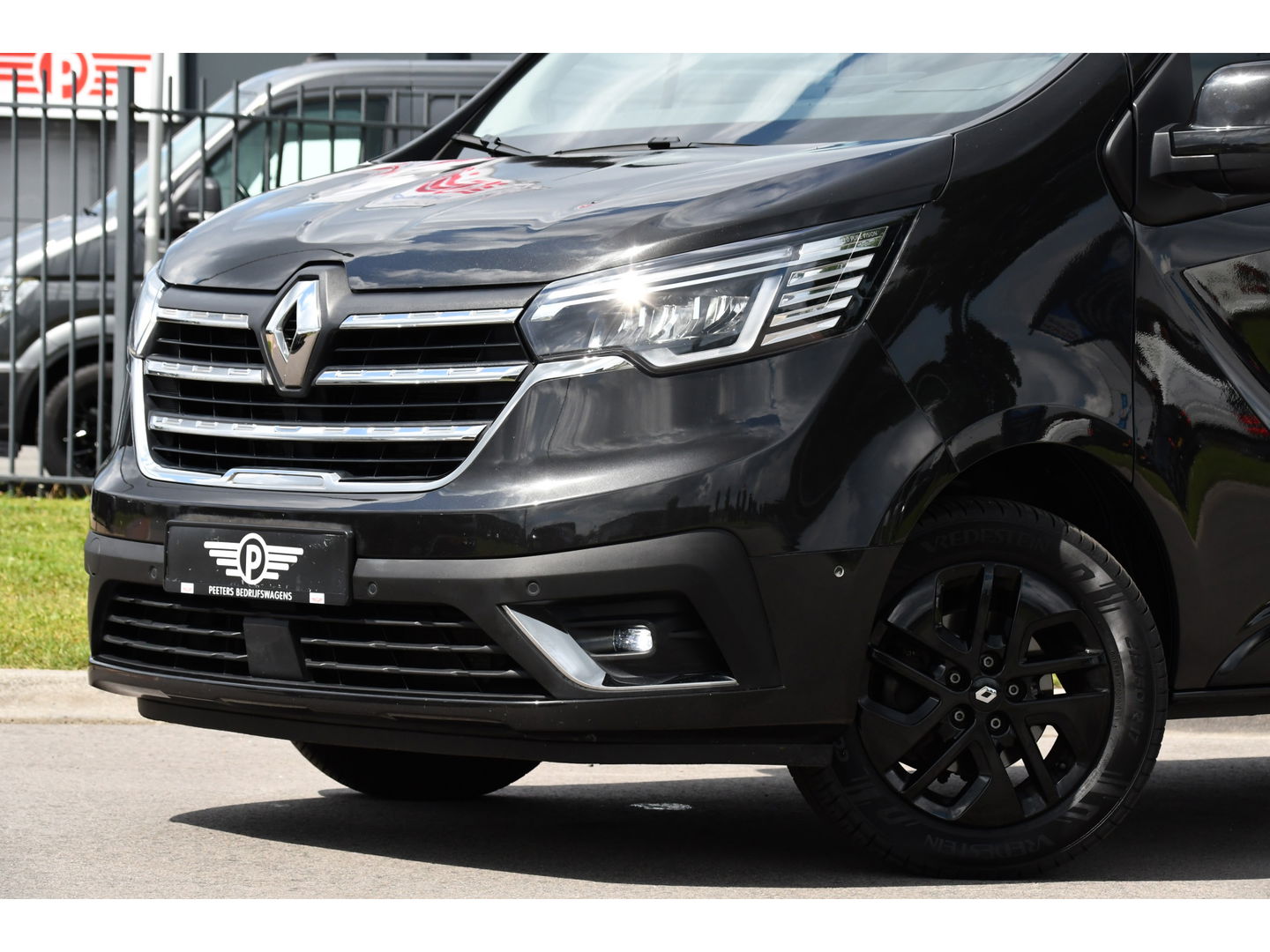 Renault Trafic 2.0 dCi 150 T30 L2H1 Luxe Black Edition Camera, Cruise, Carplay, 150pk, Clima, Automaat, Keyless, LED, Trekhaak, Uniek!