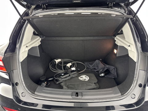 MG ZS EV Luxury 45 kWh (INCL-BTW) *PANO | FULL-LEATHER | CCS-FASTLOADER | KEYLESS | NAVI-FULLMAP | ADAPTIVE-CRUISE | CAMERA | HEATED-SPORTSEATS | CARPLAY | BLINDSPOT | DAB | LANE-ASSIST | 17"ALU*