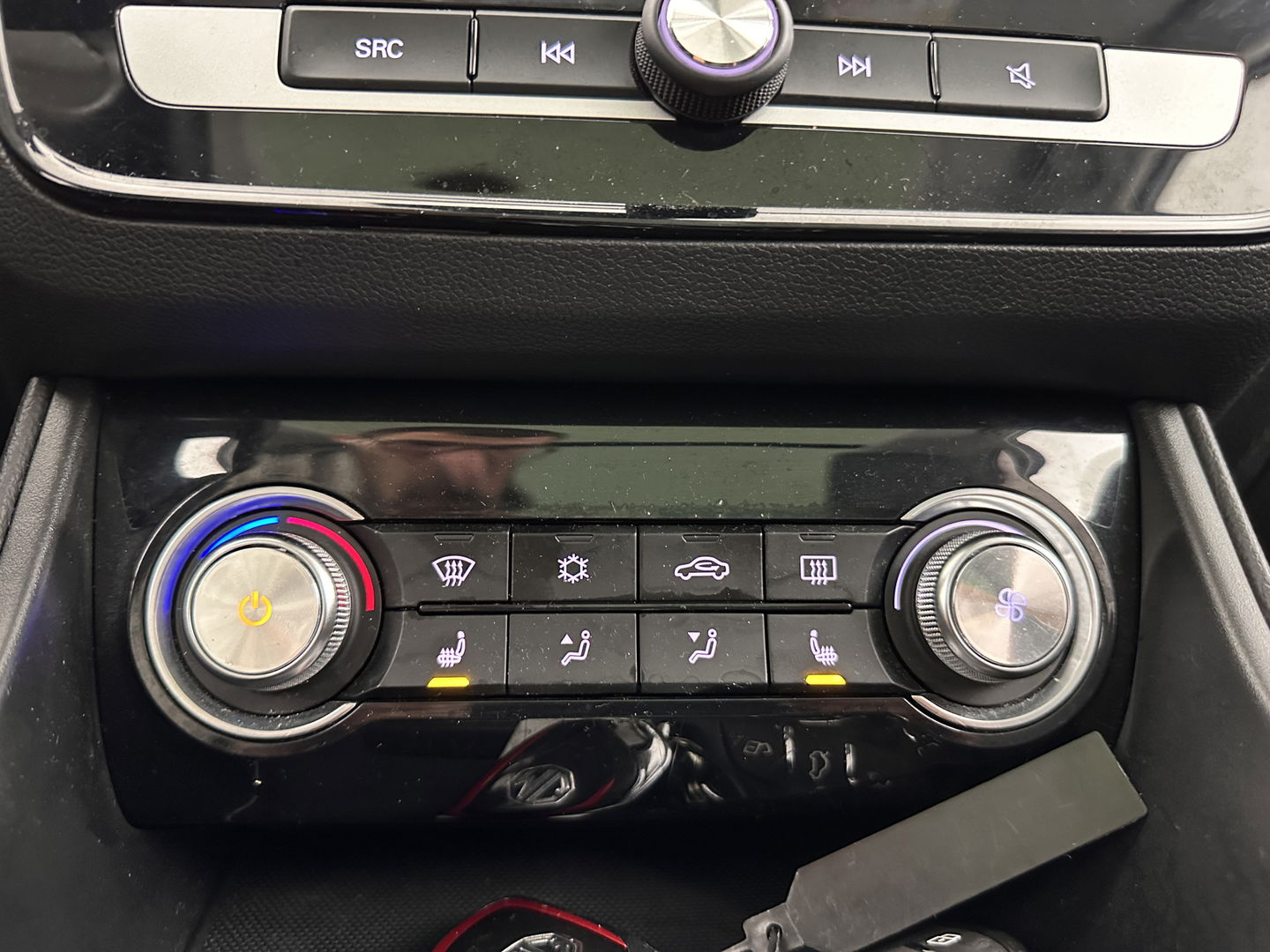 MG ZS EV Luxury 45 kWh (INCL-BTW) *PANO | FULL-LEATHER | CCS-FASTLOADER | KEYLESS | NAVI-FULLMAP | ADAPTIVE-CRUISE | CAMERA | HEATED-SPORTSEATS | CARPLAY | BLINDSPOT | DAB | LANE-ASSIST | 17"ALU*