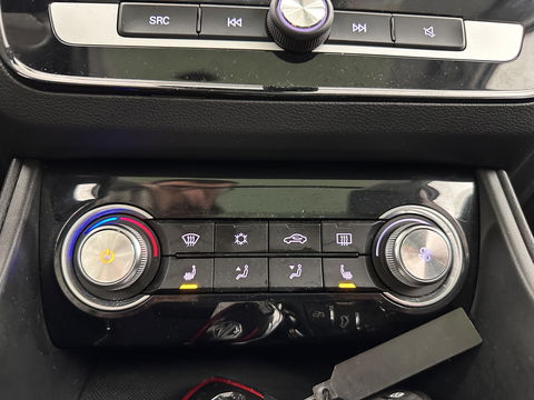 MG ZS EV Luxury 45 kWh (INCL-BTW) *PANO | FULL-LEATHER | CCS-FASTLOADER | KEYLESS | NAVI-FULLMAP | ADAPTIVE-CRUISE | CAMERA | HEATED-SPORTSEATS | CARPLAY | BLINDSPOT | DAB | LANE-ASSIST | 17"ALU*