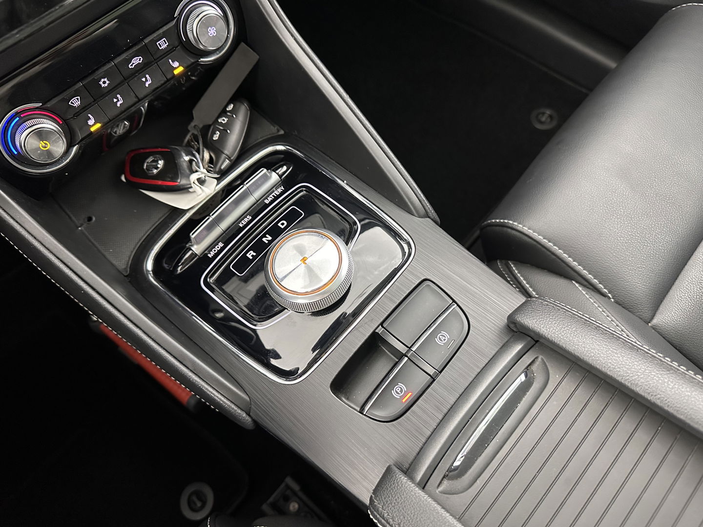 MG ZS EV Luxury 45 kWh (INCL-BTW) *PANO | FULL-LEATHER | CCS-FASTLOADER | KEYLESS | NAVI-FULLMAP | ADAPTIVE-CRUISE | CAMERA | HEATED-SPORTSEATS | CARPLAY | BLINDSPOT | DAB | LANE-ASSIST | 17"ALU*