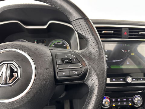 MG ZS EV Luxury 45 kWh (INCL-BTW) *PANO | FULL-LEATHER | CCS-FASTLOADER | KEYLESS | NAVI-FULLMAP | ADAPTIVE-CRUISE | CAMERA | HEATED-SPORTSEATS | CARPLAY | BLINDSPOT | DAB | LANE-ASSIST | 17"ALU*