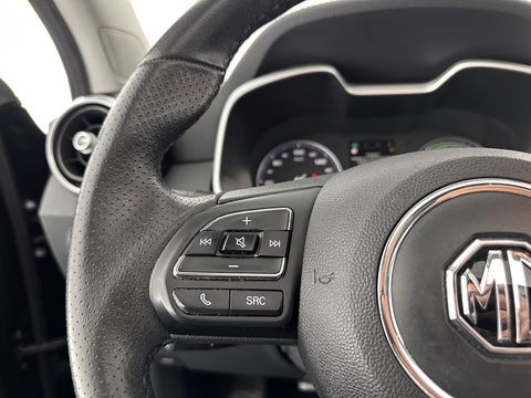 MG ZS EV Luxury 45 kWh (INCL-BTW) *PANO | FULL-LEATHER | CCS-FASTLOADER | KEYLESS | NAVI-FULLMAP | ADAPTIVE-CRUISE | CAMERA | HEATED-SPORTSEATS | CARPLAY | BLINDSPOT | DAB | LANE-ASSIST | 17"ALU*