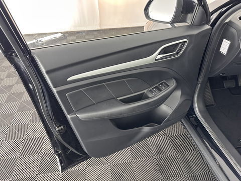 MG ZS EV Luxury 45 kWh (INCL-BTW) *PANO | FULL-LEATHER | CCS-FASTLOADER | KEYLESS | NAVI-FULLMAP | ADAPTIVE-CRUISE | CAMERA | HEATED-SPORTSEATS | CARPLAY | BLINDSPOT | DAB | LANE-ASSIST | 17"ALU*